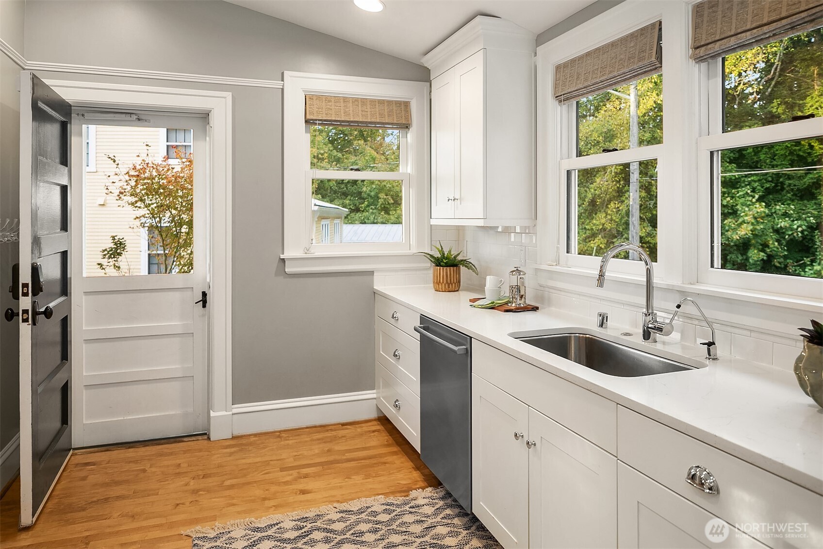 4422 Montana Circle W, Seattle, WA 98199