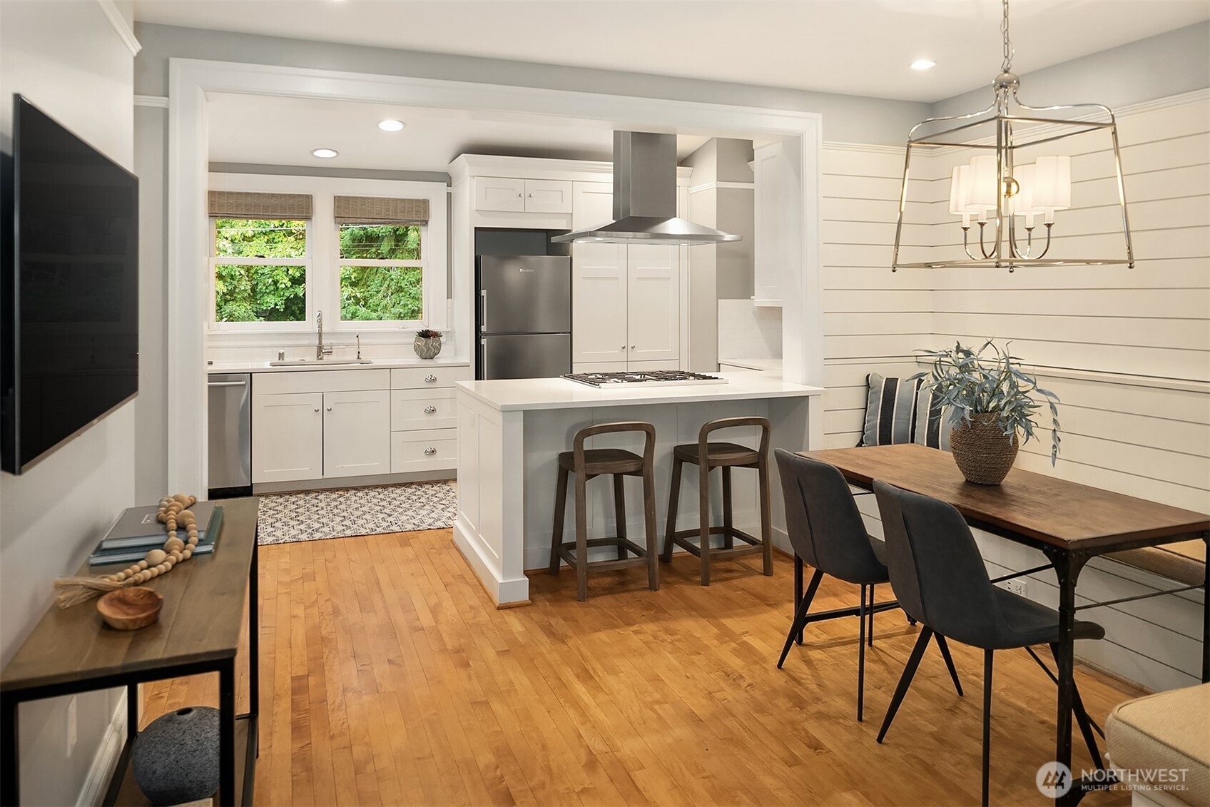 4422 Montana Circle W, Seattle, WA 98199