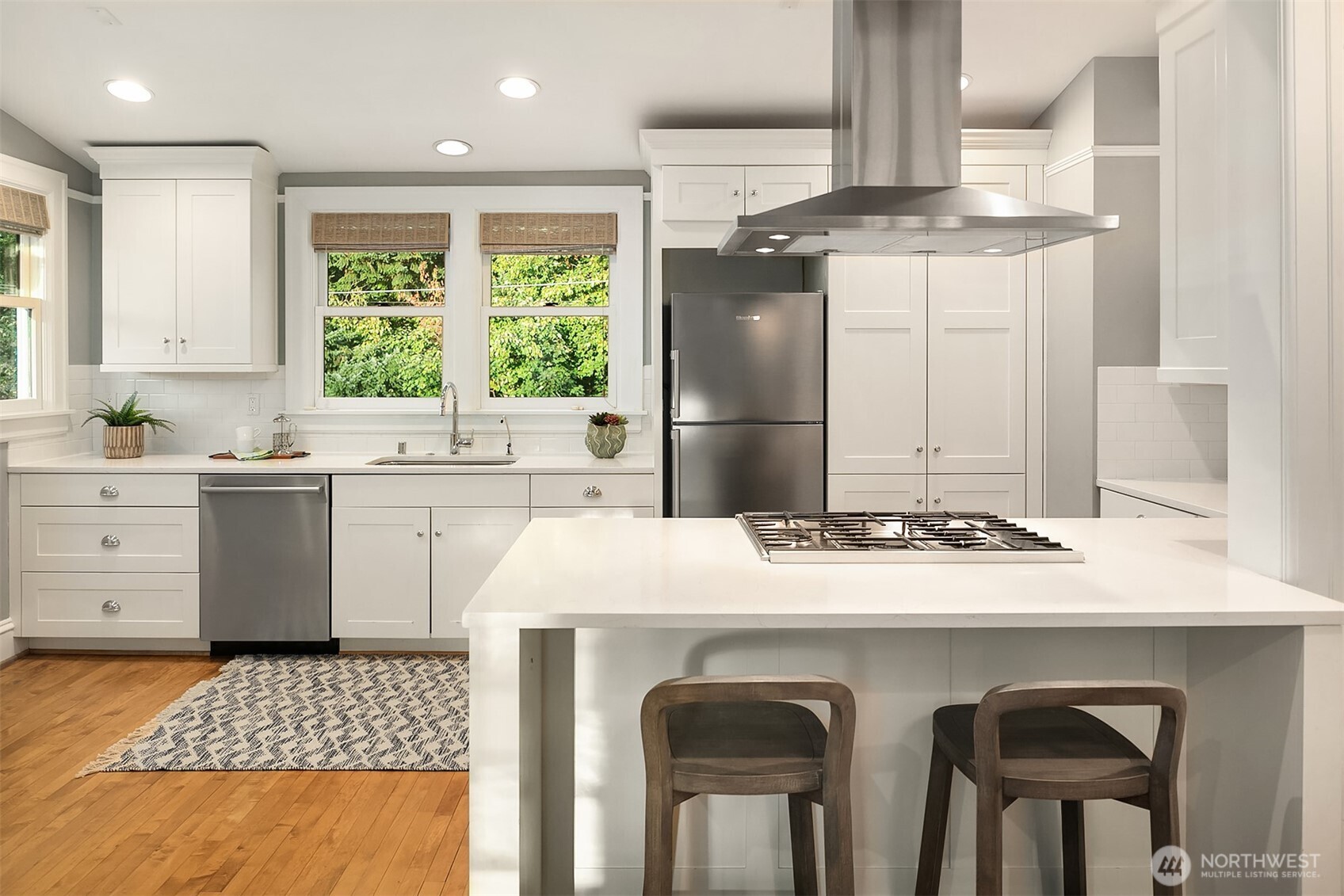 4422 Montana Circle W, Seattle, WA 98199