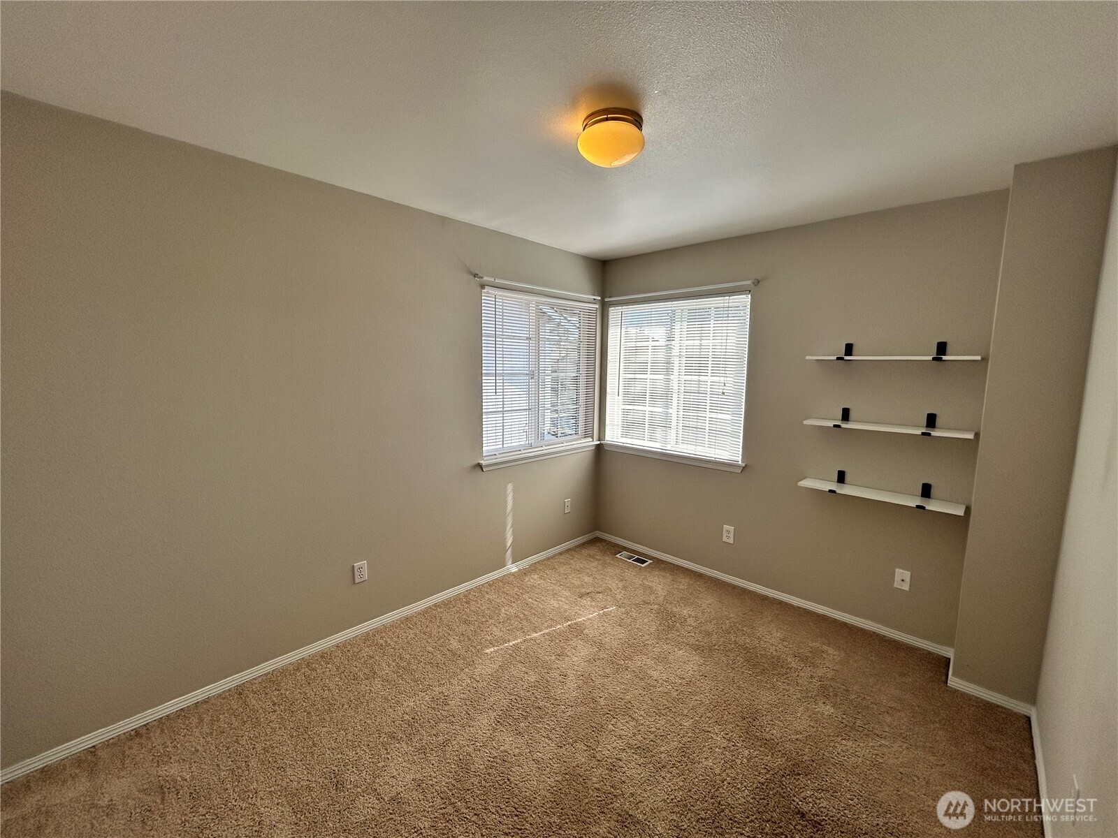 4124 Kapalea Way SE, Lacey, WA 98503