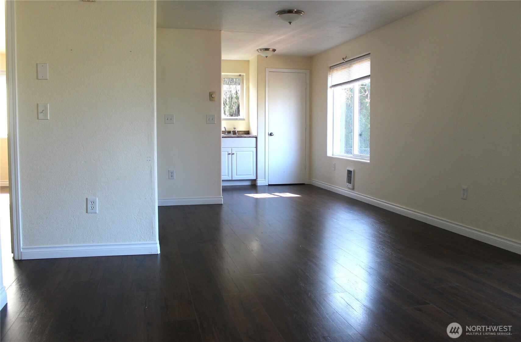 1403 N 4th Avenue , Kelso, WA 98626