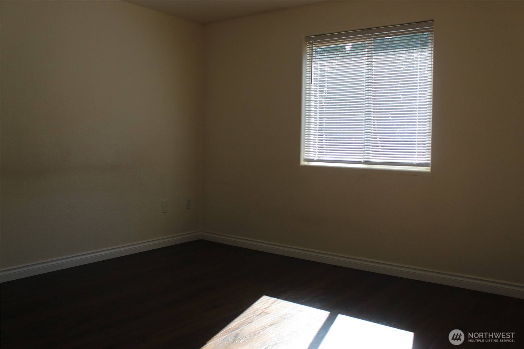 1403 N 4th Avenue , Kelso, WA 98626