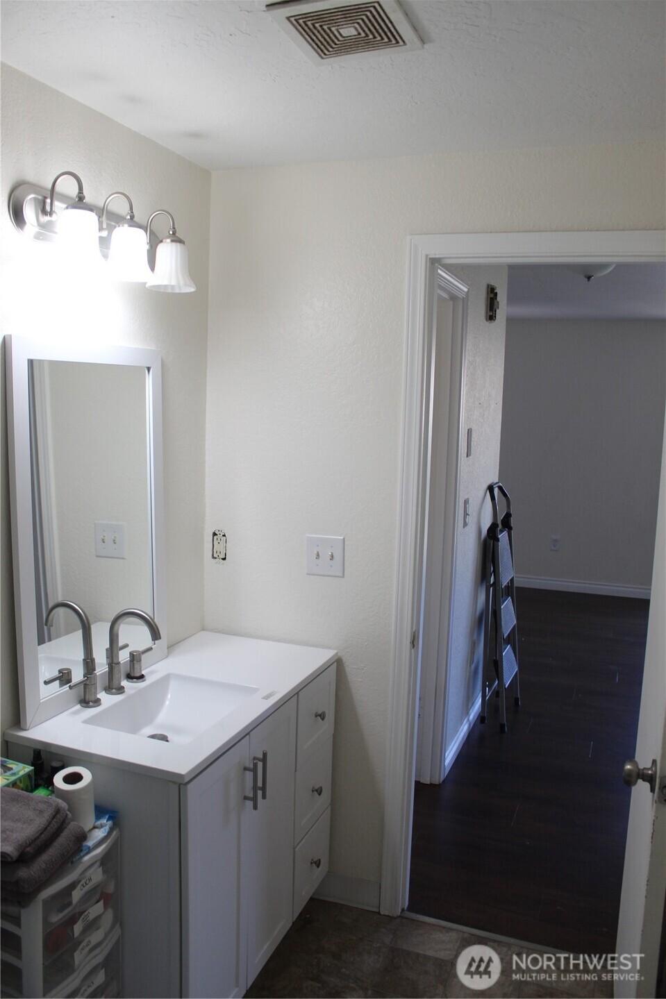 1403 N 4th Avenue , Kelso, WA 98626