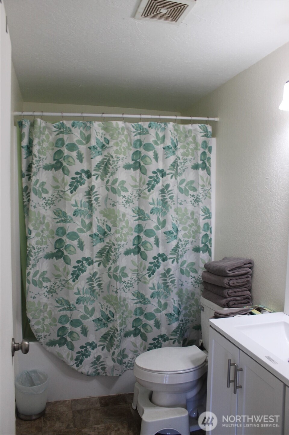 1403 N 4th Avenue , Kelso, WA 98626