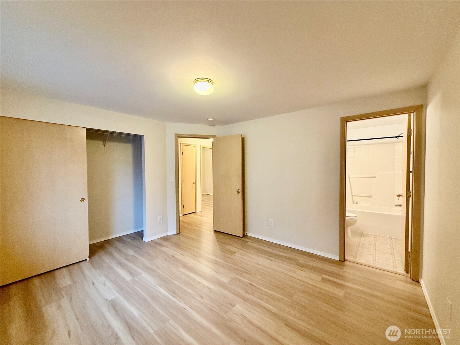 1200 N 12th Place , Mount Vernon, WA 98273