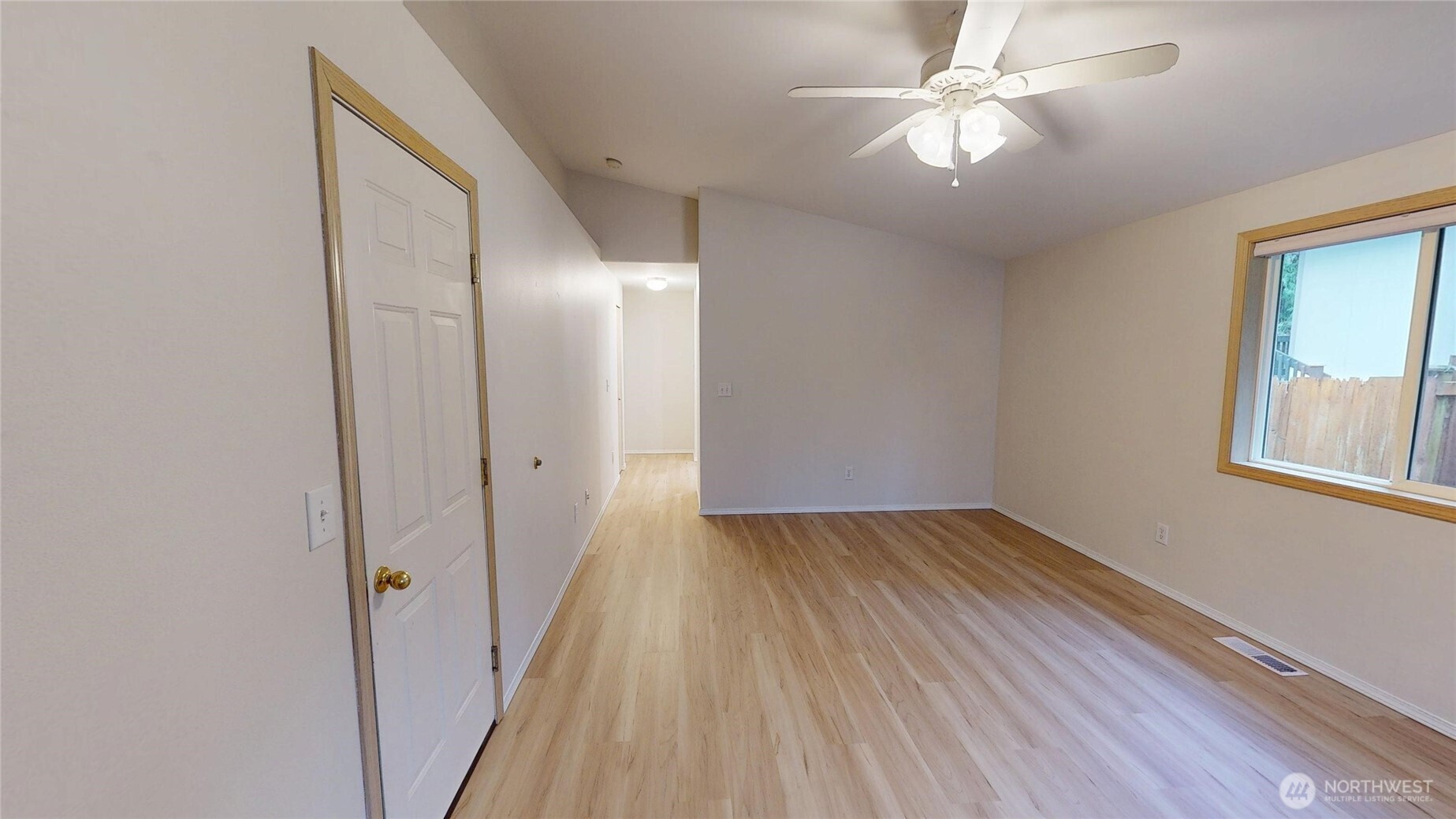 1200 N 12th Place , Mount Vernon, WA 98273