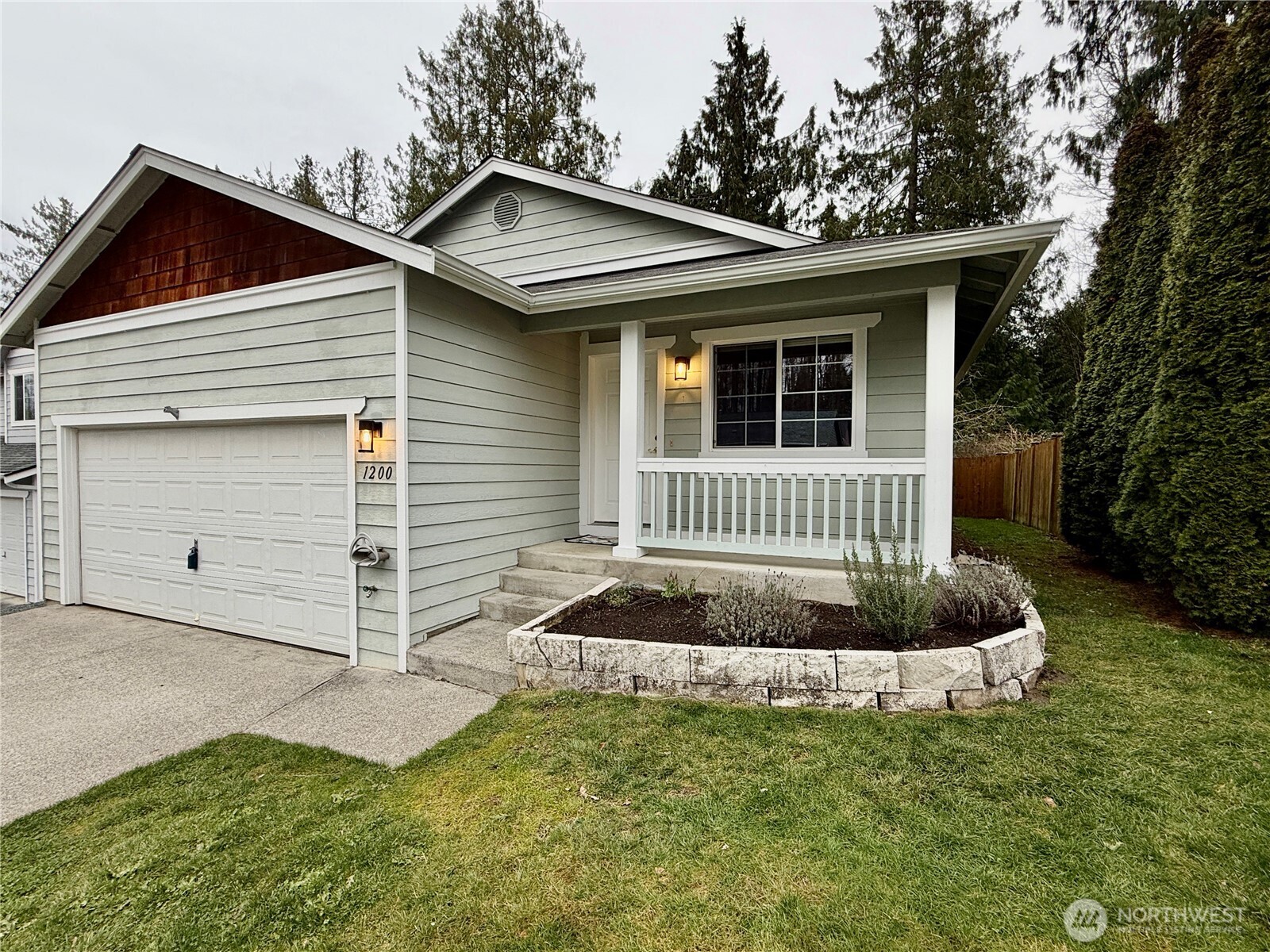 1200 N 12th Place , Mount Vernon, WA 98273