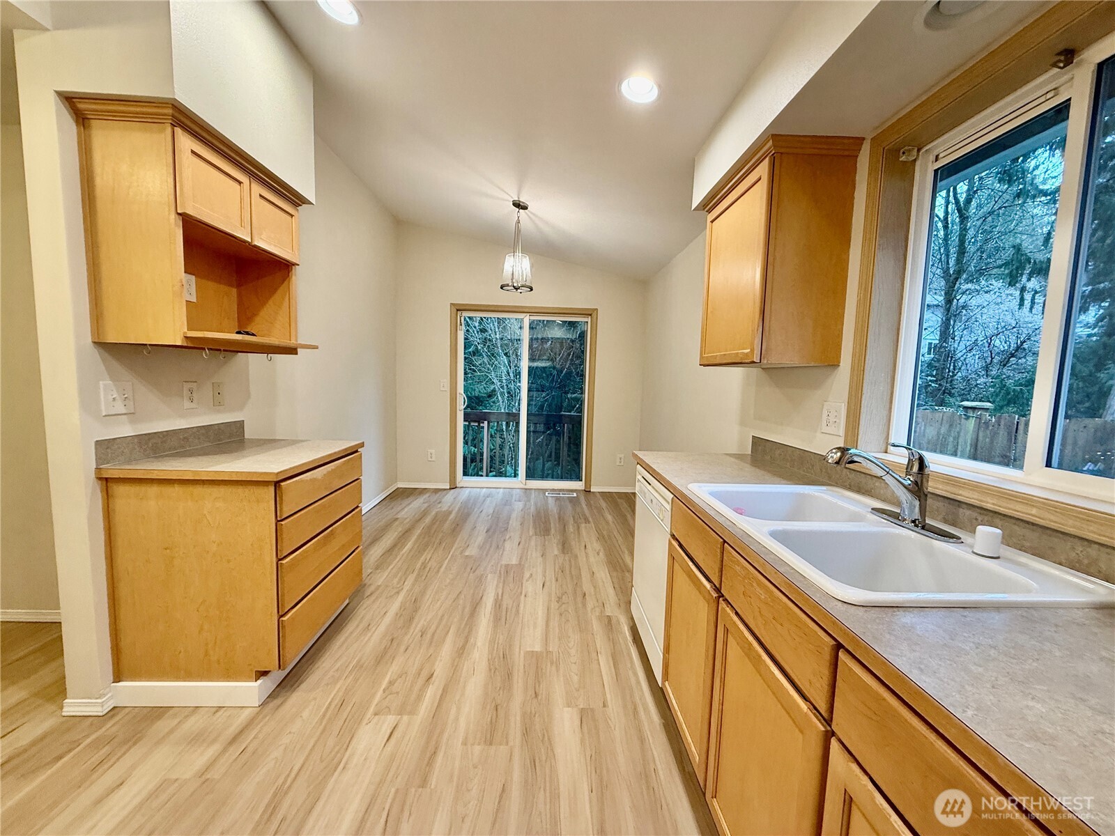 1200 N 12th Place , Mount Vernon, WA 98273