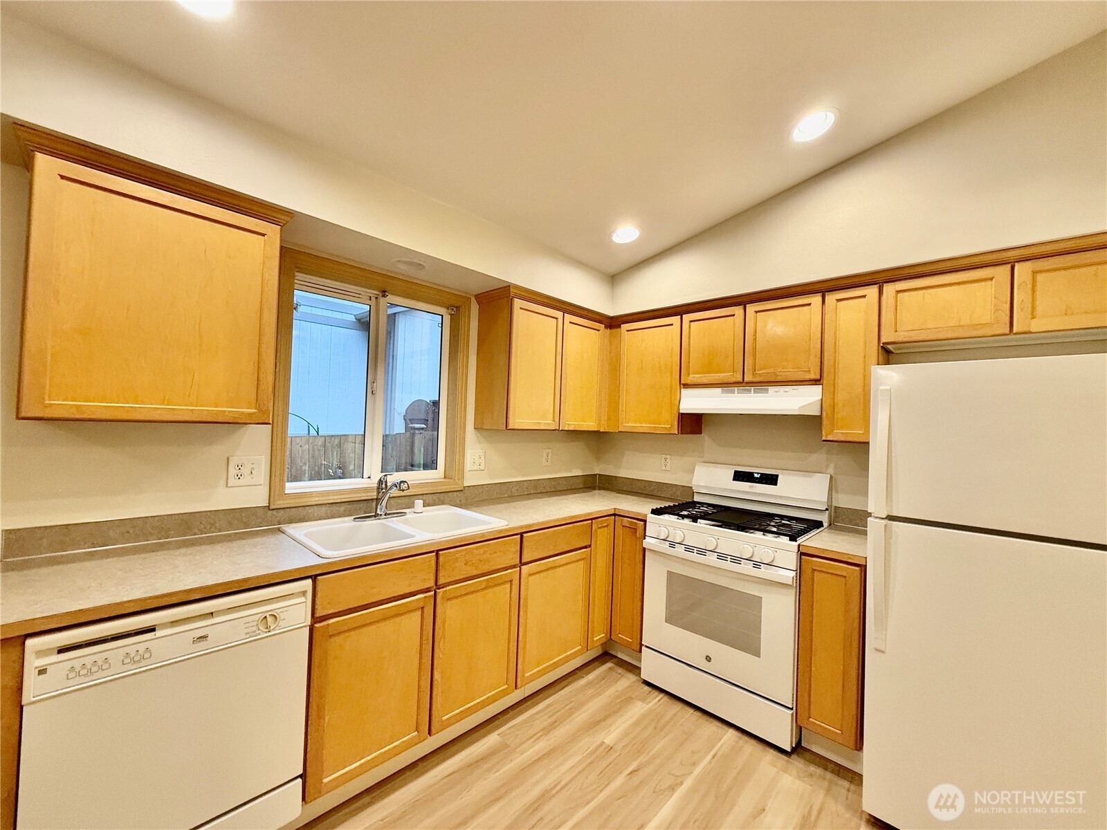 1200 N 12th Place , Mount Vernon, WA 98273