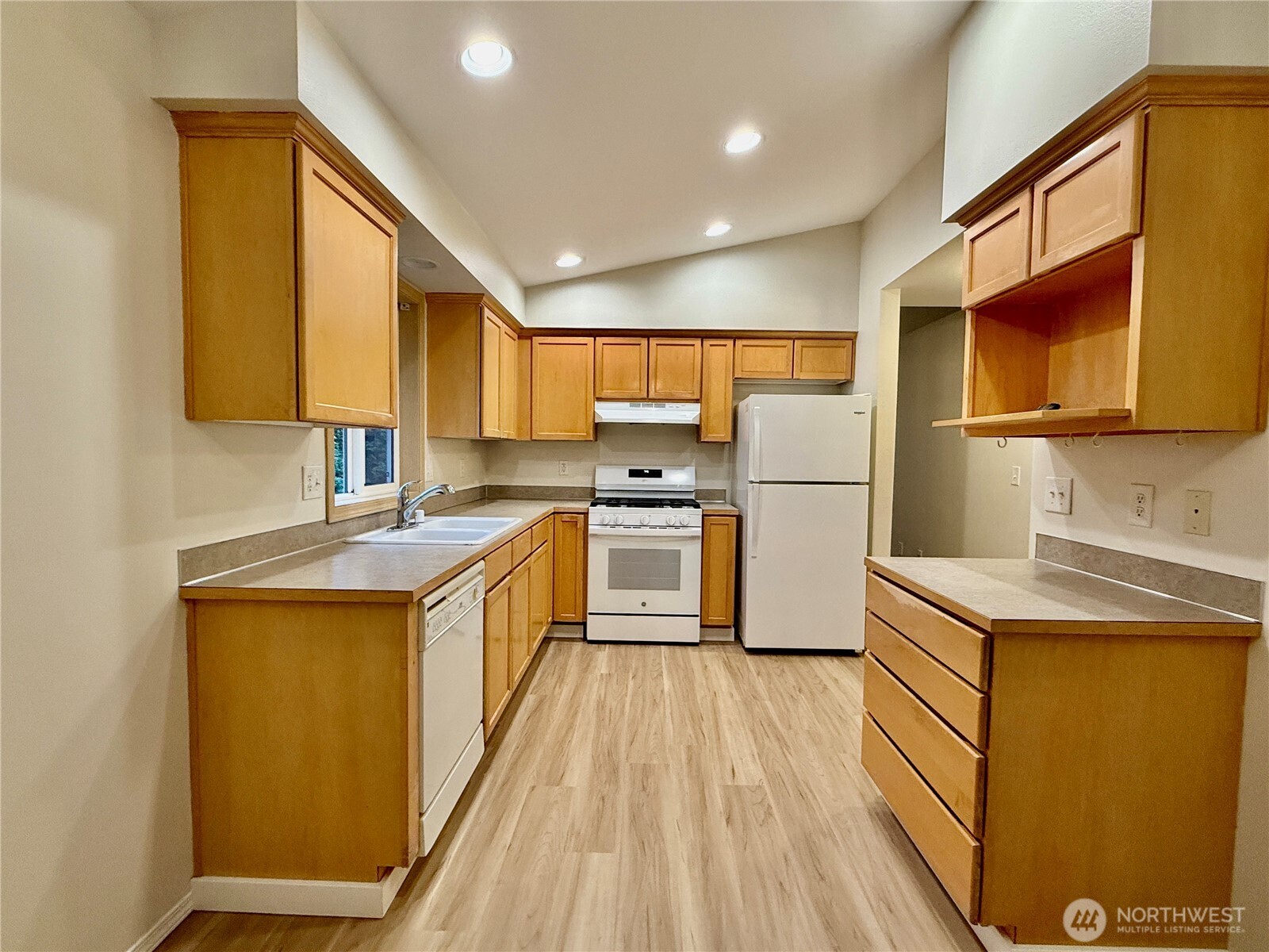 1200 N 12th Place , Mount Vernon, WA 98273