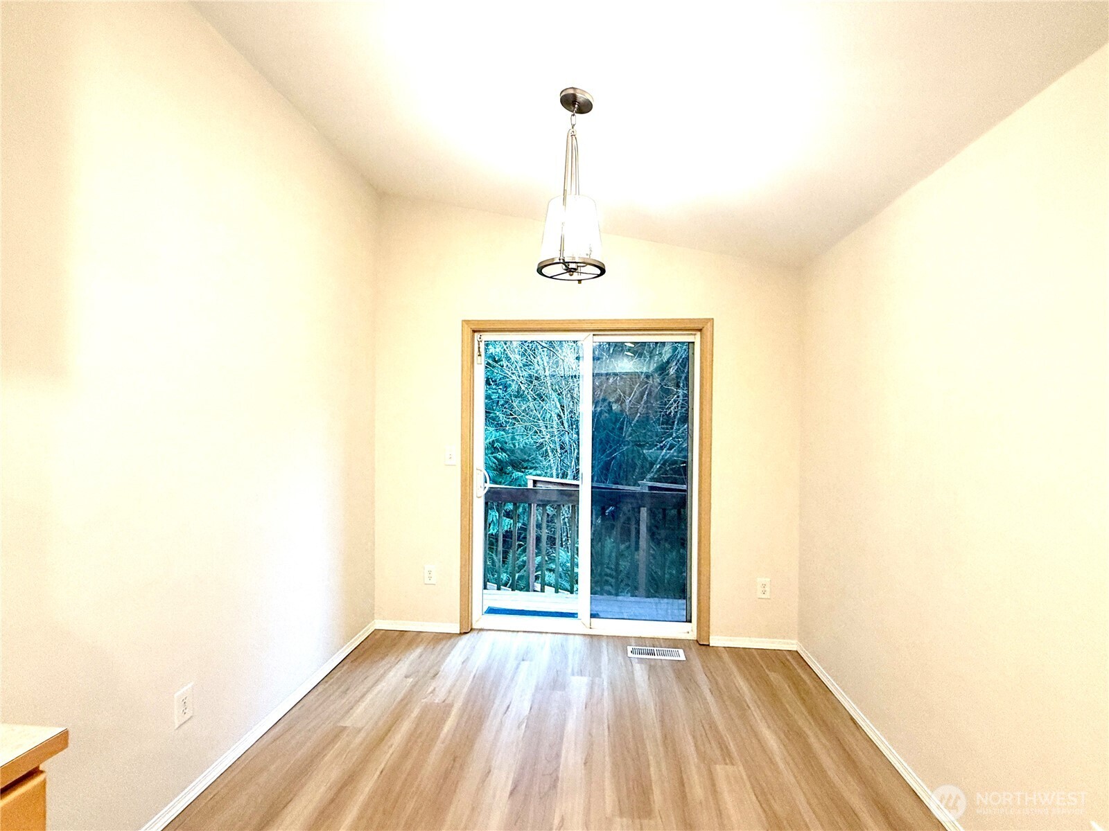 1200 N 12th Place , Mount Vernon, WA 98273