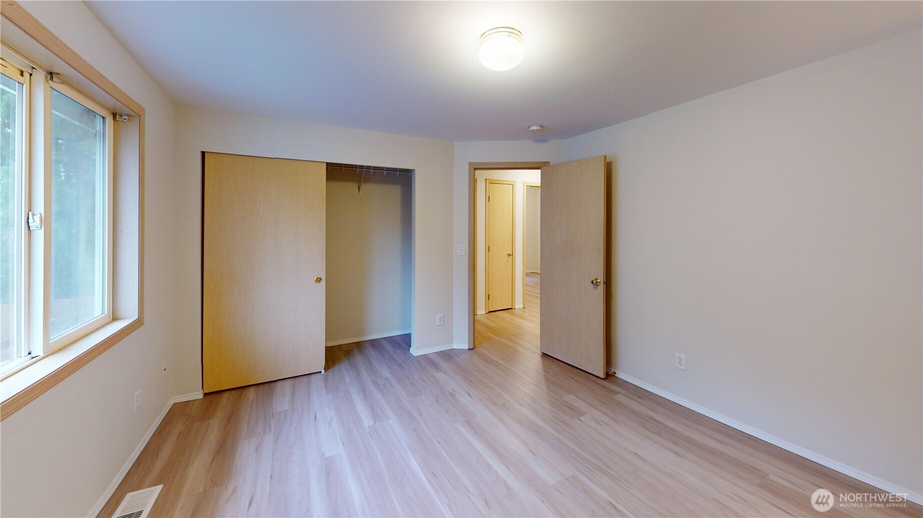 1200 N 12th Place , Mount Vernon, WA 98273