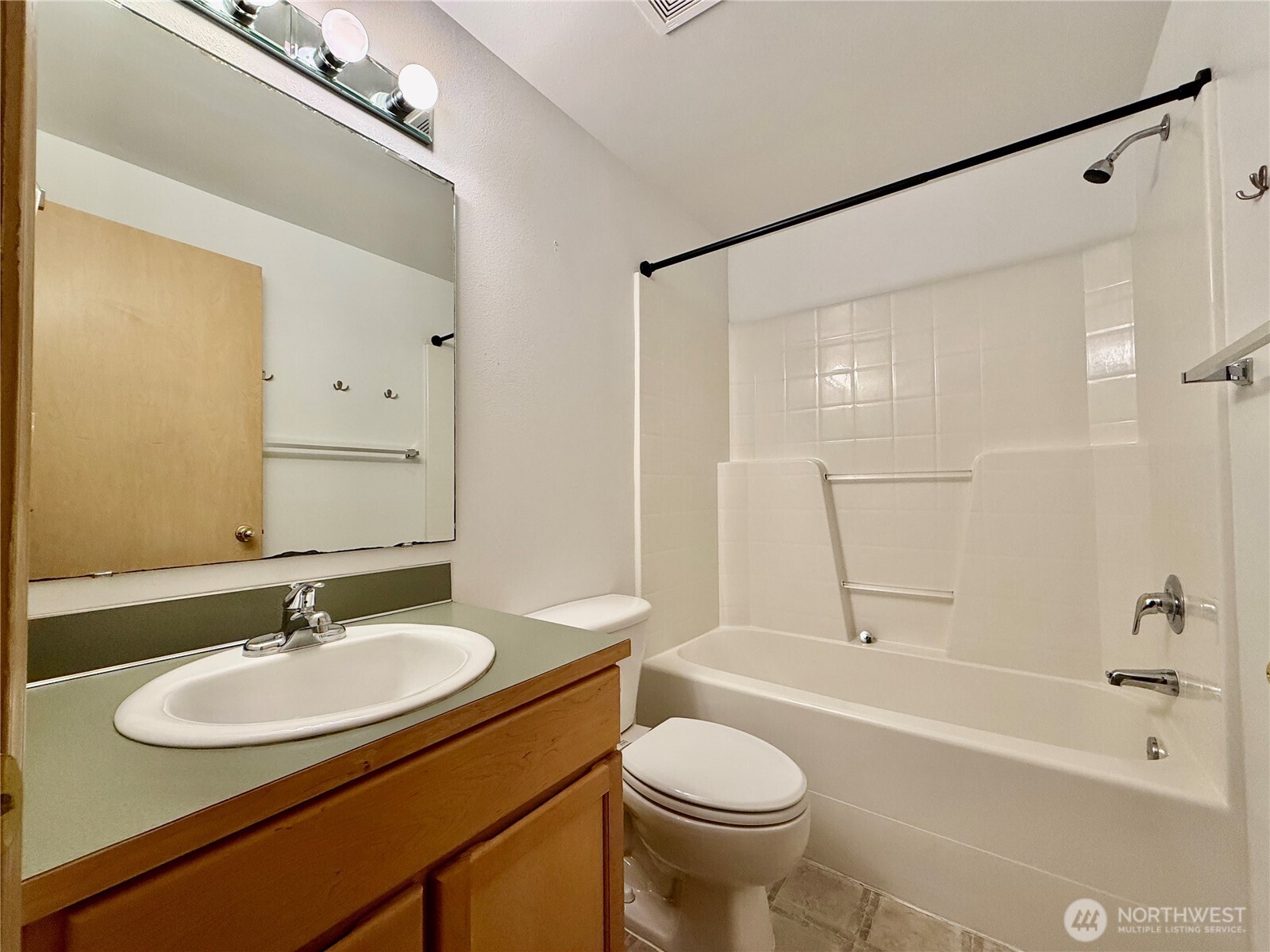 1200 N 12th Place , Mount Vernon, WA 98273