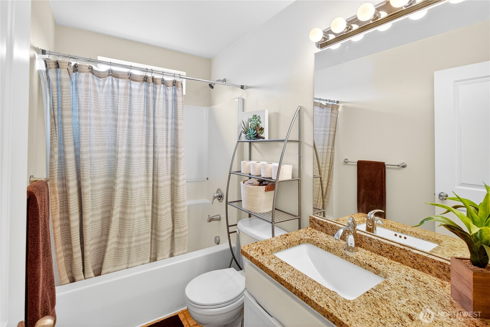 2532 Aviation Drive , East Wenatchee, WA 98802