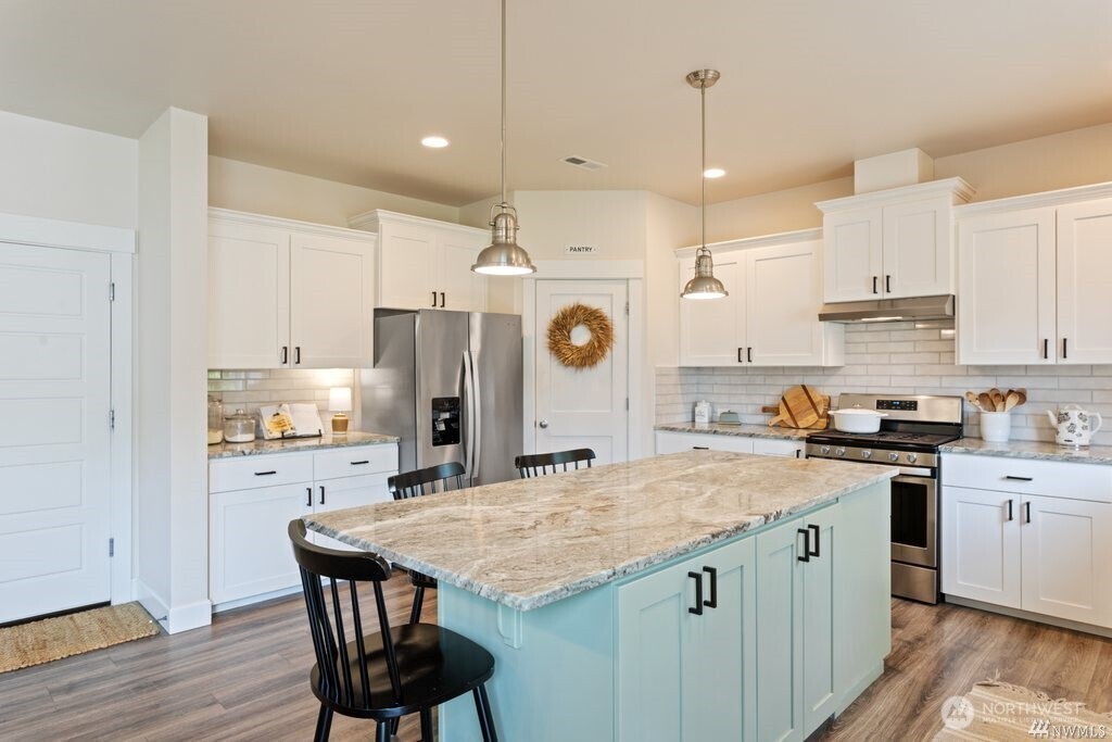 11209 130th Street Ct E, Puyallup, WA 98374-4559