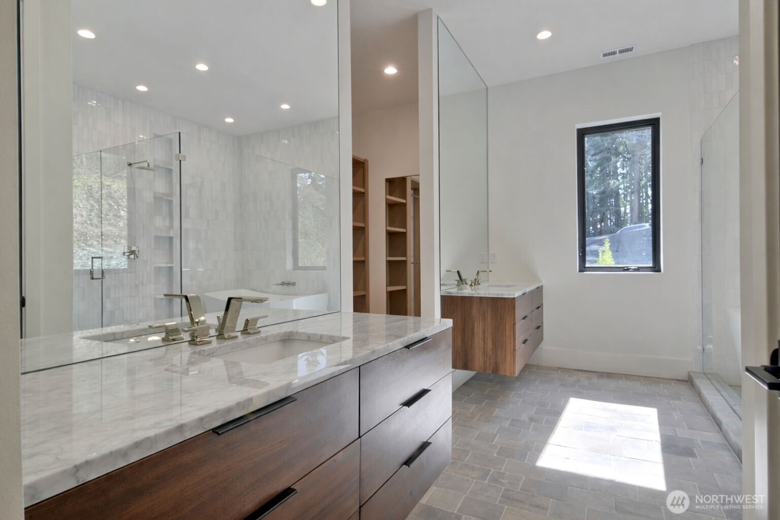 275 Island Boulevard , Fox Island, WA 98333