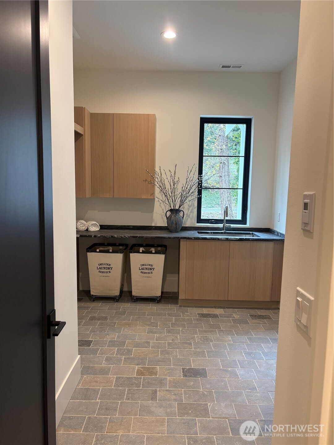 275 Island Boulevard , Fox Island, WA 98333