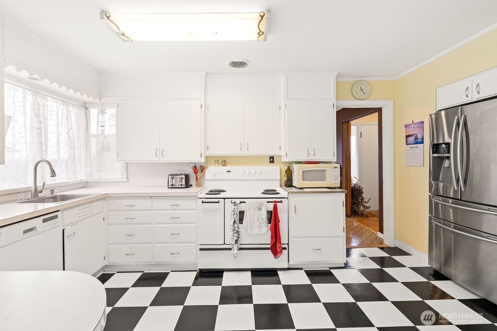 704 Essex Avenue , Aberdeen, WA 98520