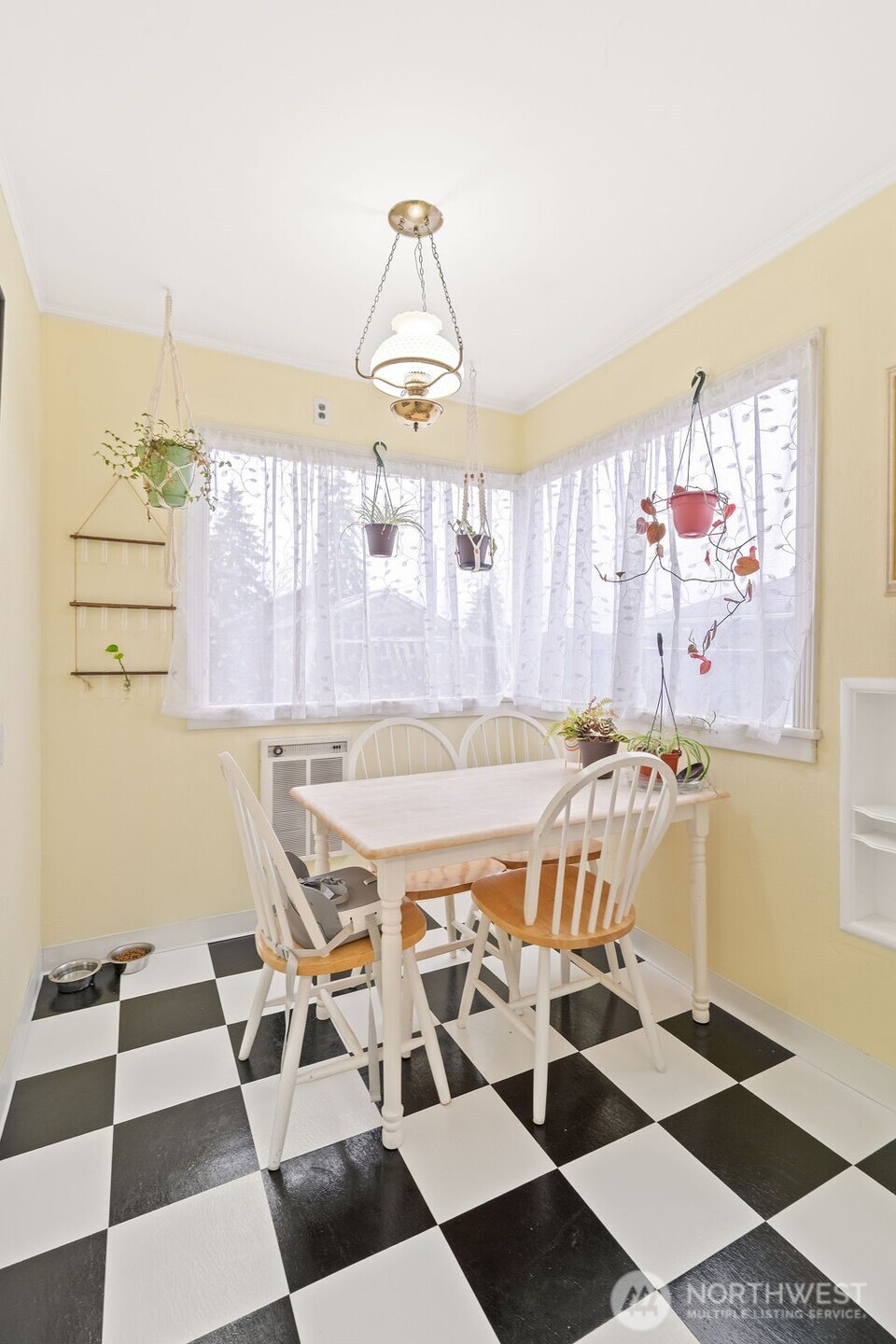 704 Essex Avenue , Aberdeen, WA 98520