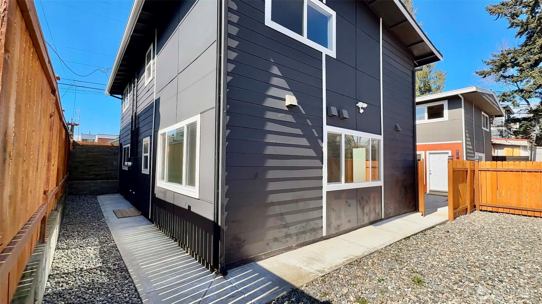 9040 17th Avenue SW, Seattle, WA 98106