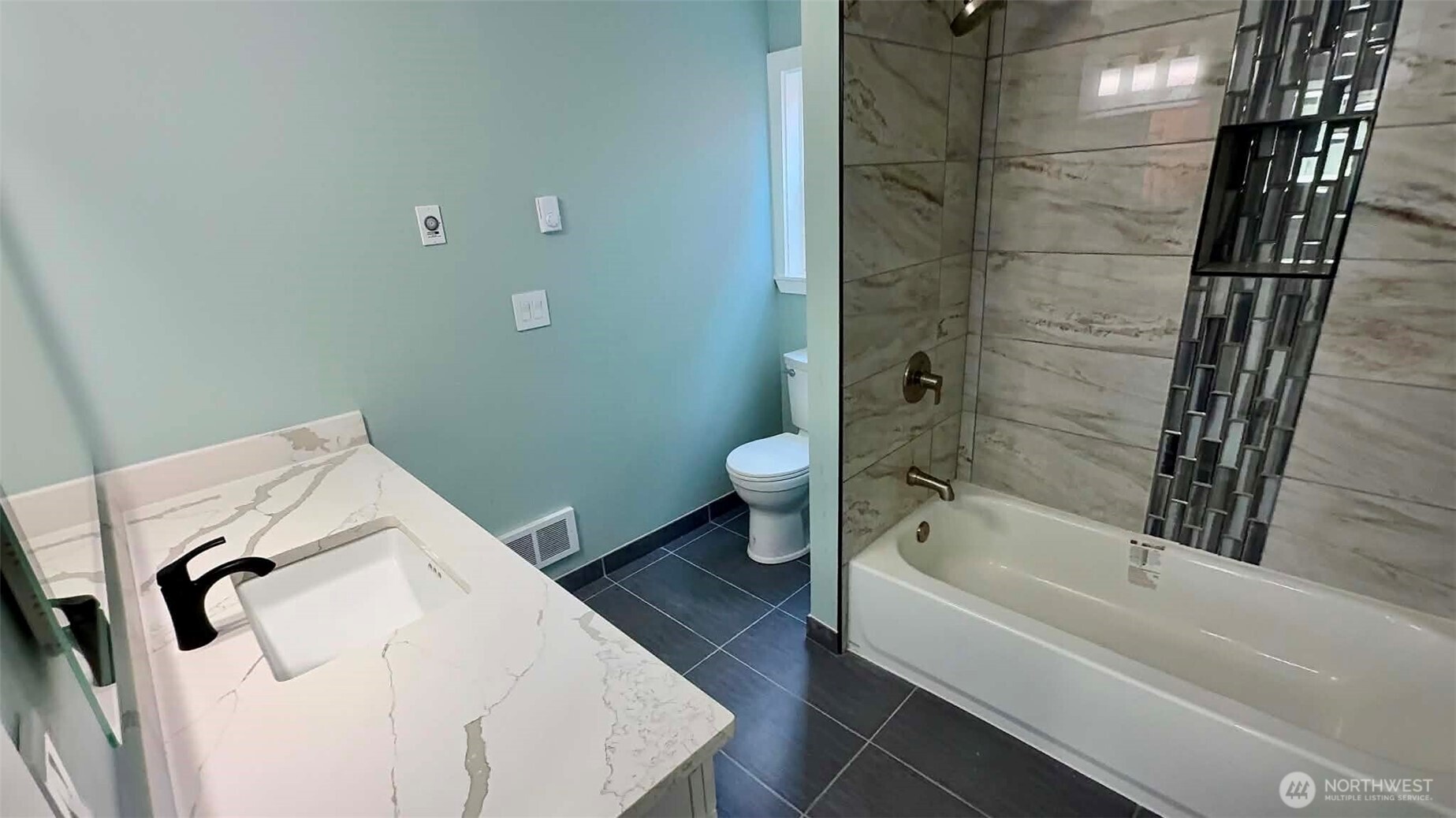 9040 17th Avenue SW, Seattle, WA 98106