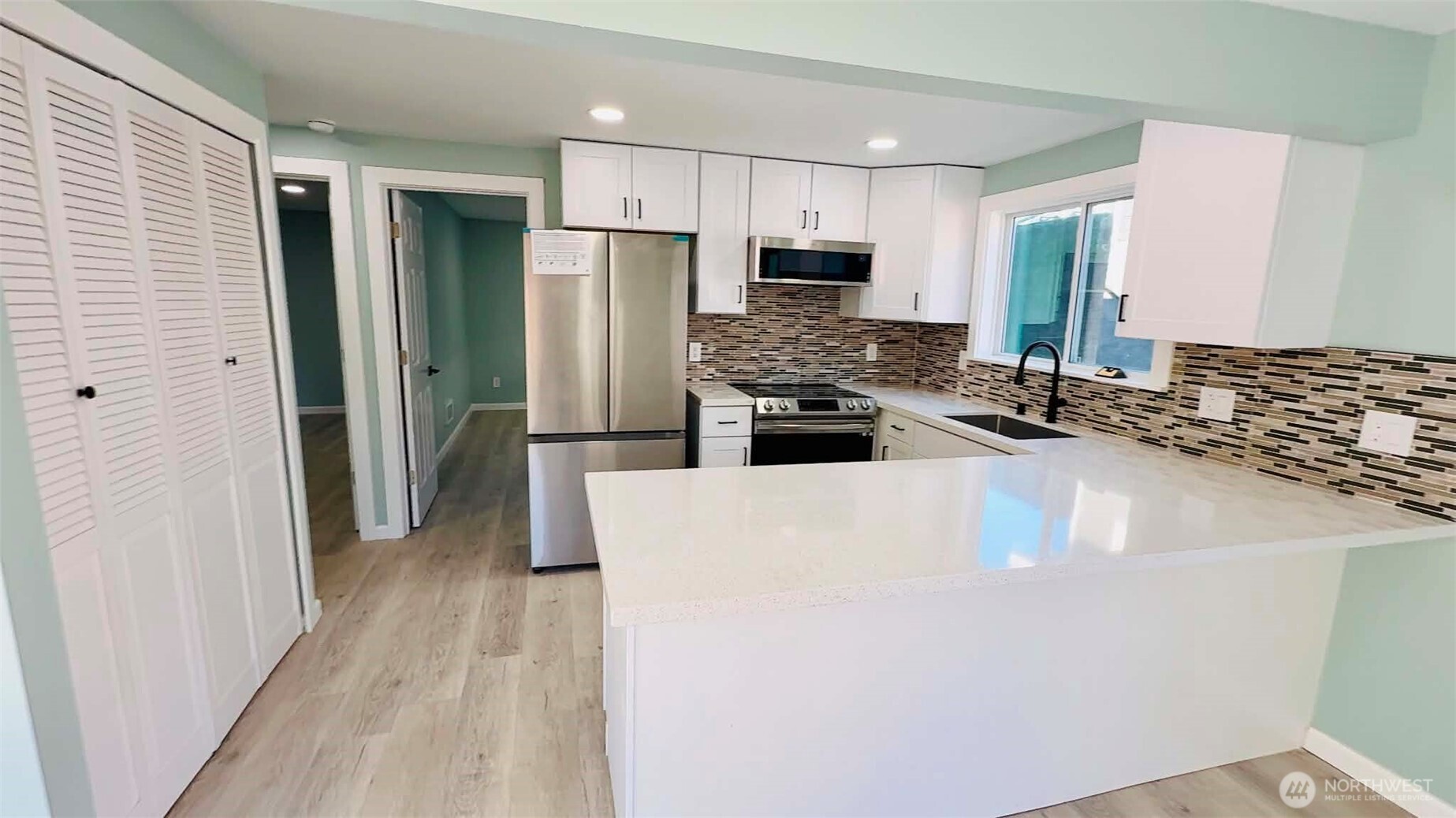 9040 17th Avenue SW, Seattle, WA 98106