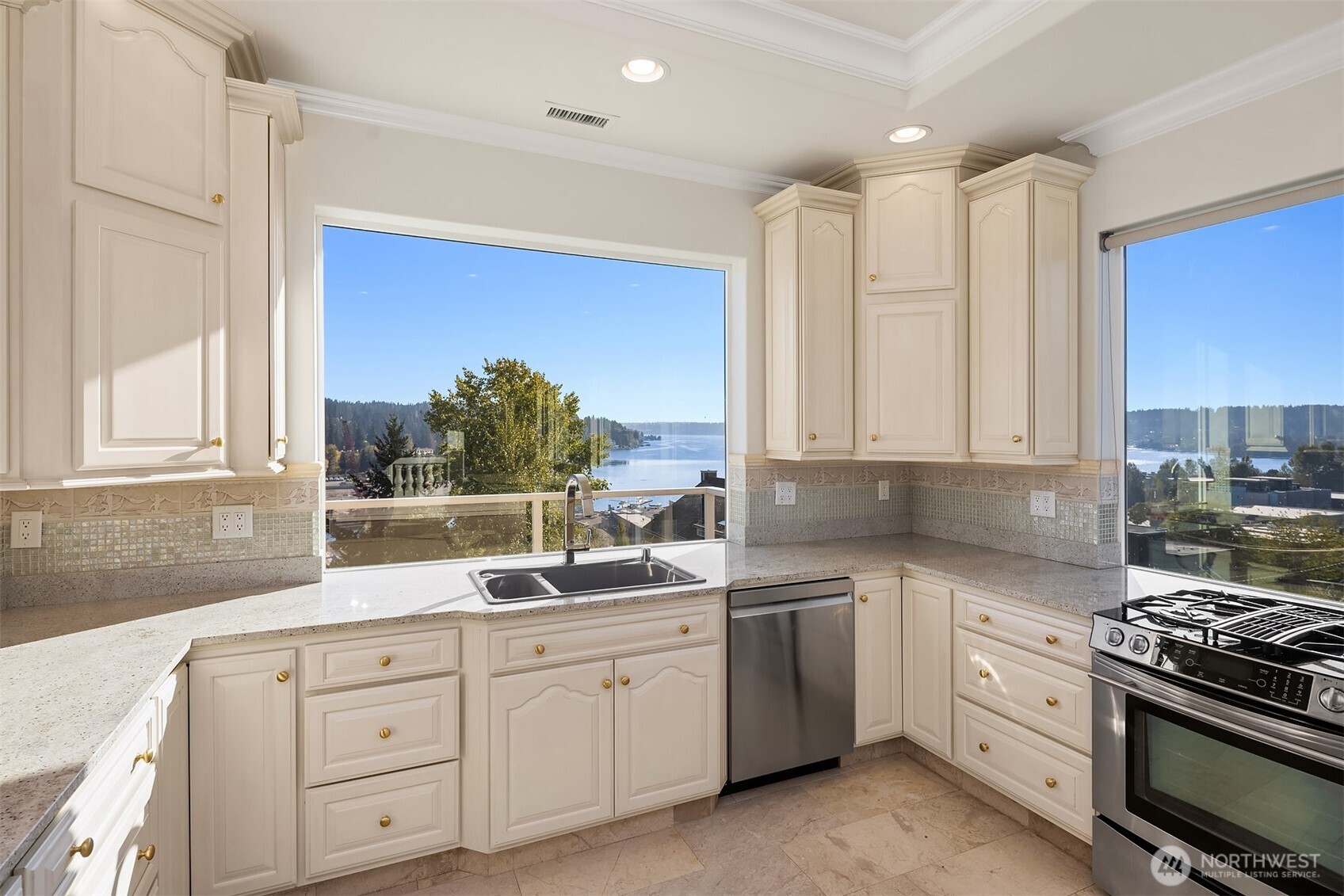 6404 NE 181st Street #A&B, Kenmore, WA 98028