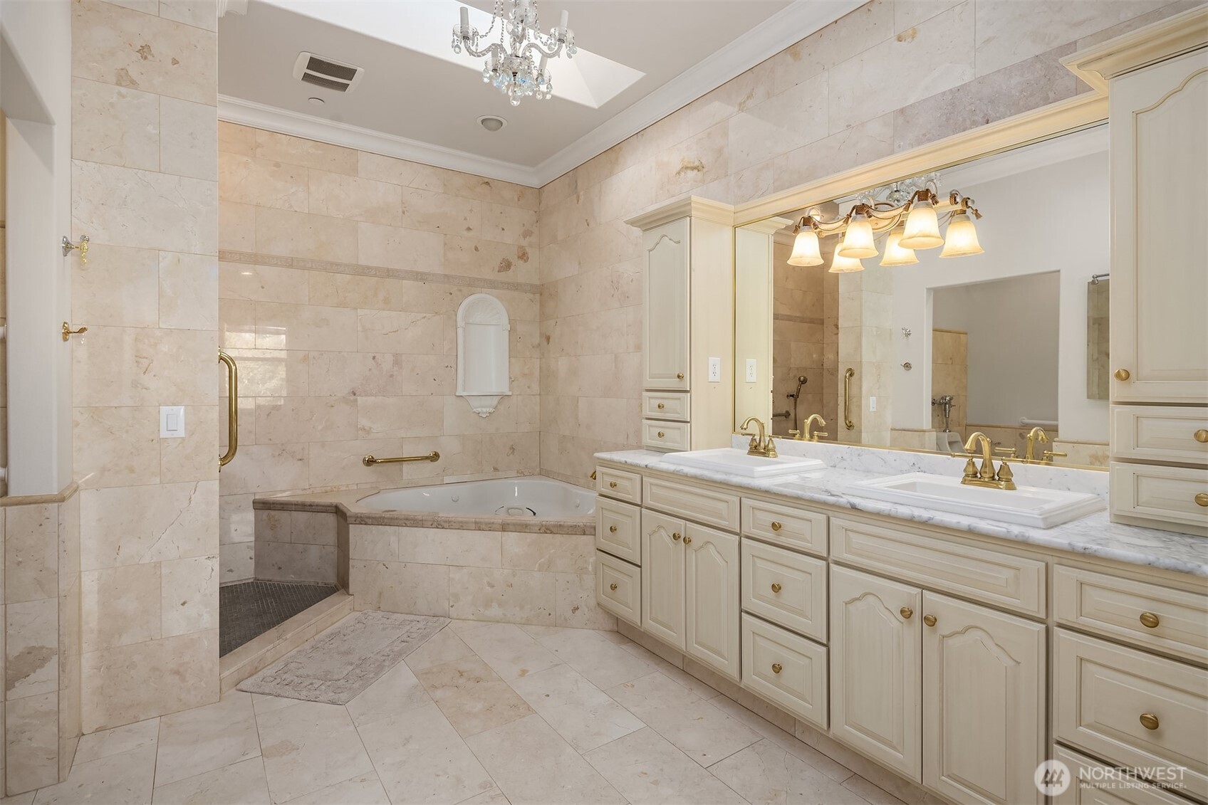 6404 NE 181st Street #A&B, Kenmore, WA 98028