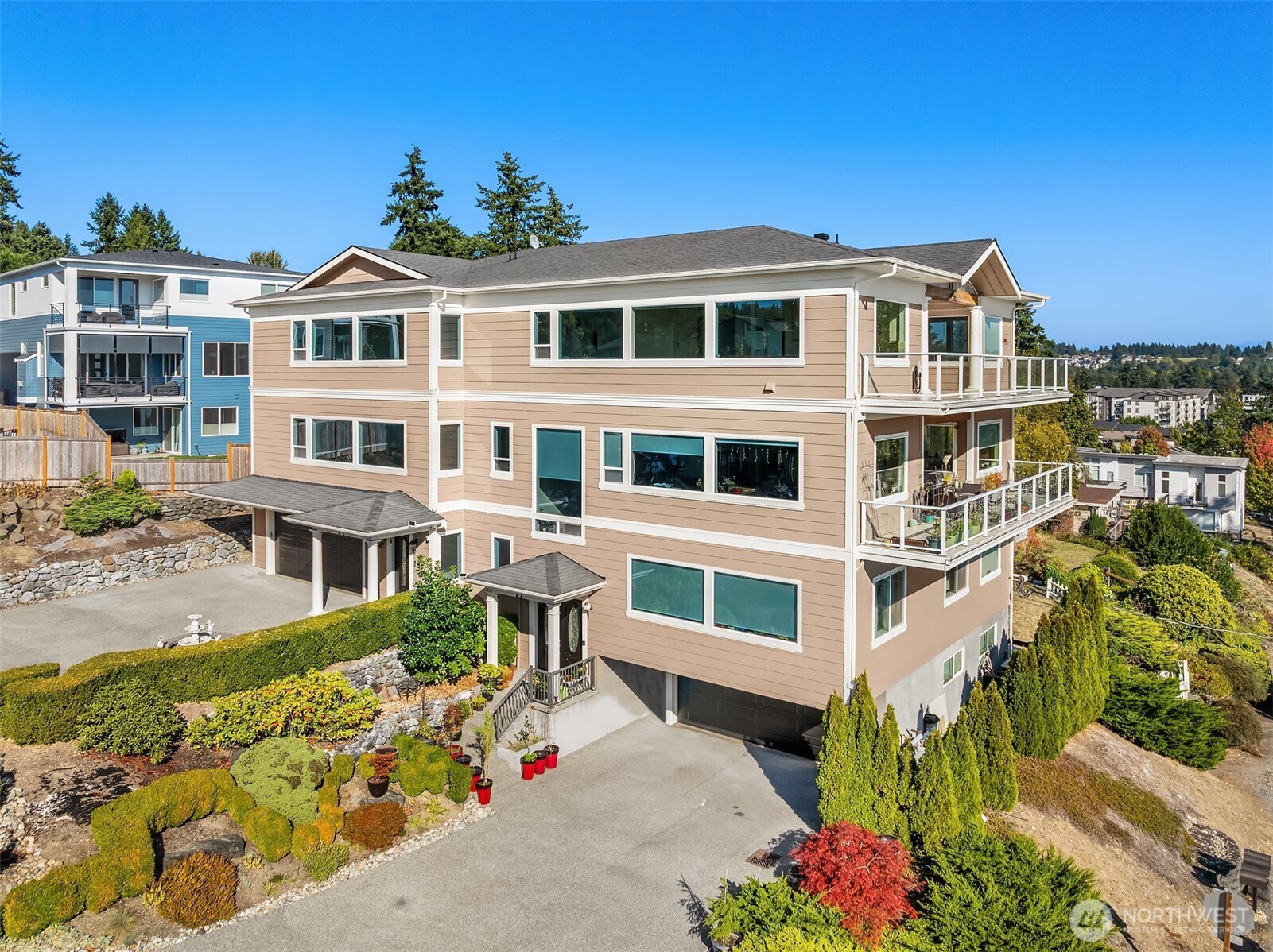 6404 NE 181st Street #A&B, Kenmore, WA 98028