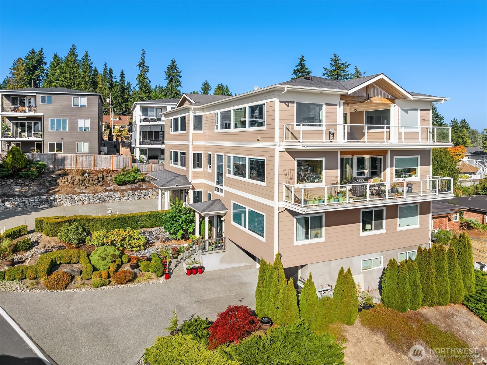 6404 NE 181st Street #A&B, Kenmore, WA 98028