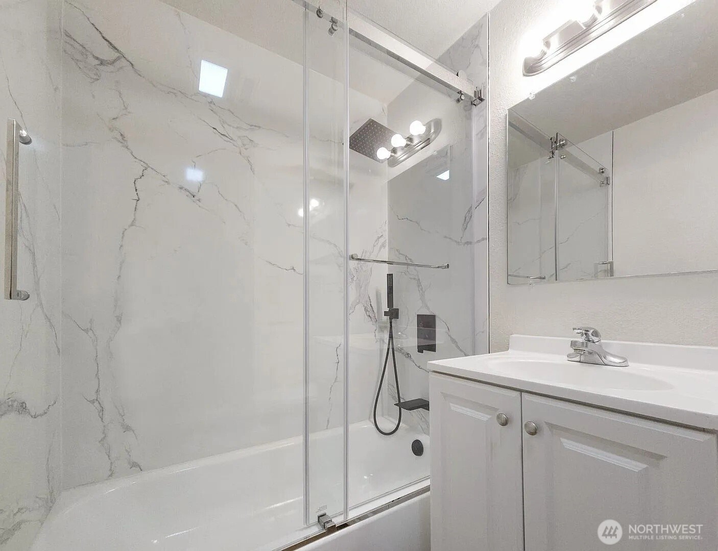 2020 Eastlake Avenue E, Seattle, WA 98102-3580