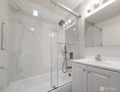 2020 Eastlake Avenue E, Seattle, WA 98102-3580 - Photo 20