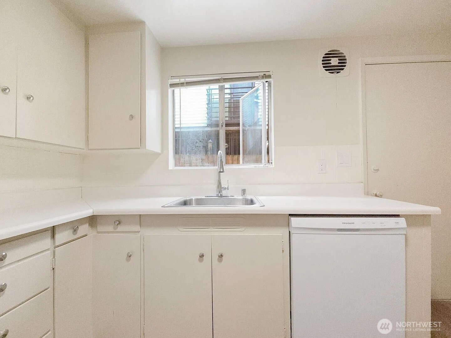 2020 Eastlake Avenue E, Seattle, WA 98102-3580