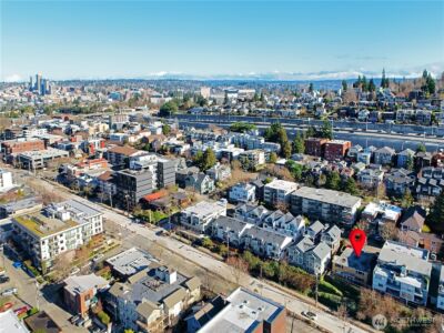 2020 Eastlake Avenue E, Seattle, WA 98102-3580 - Photo 9