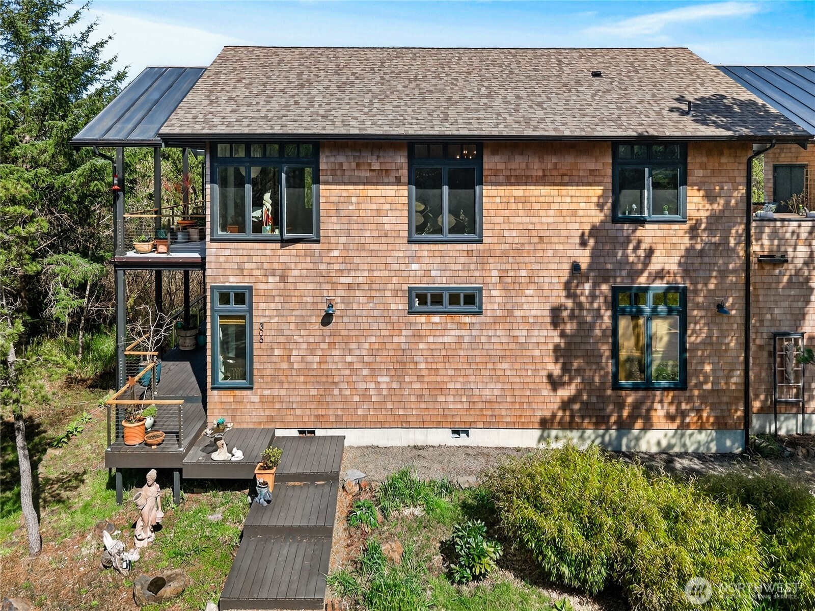 306 6th Street NW, Long Beach, WA 98631