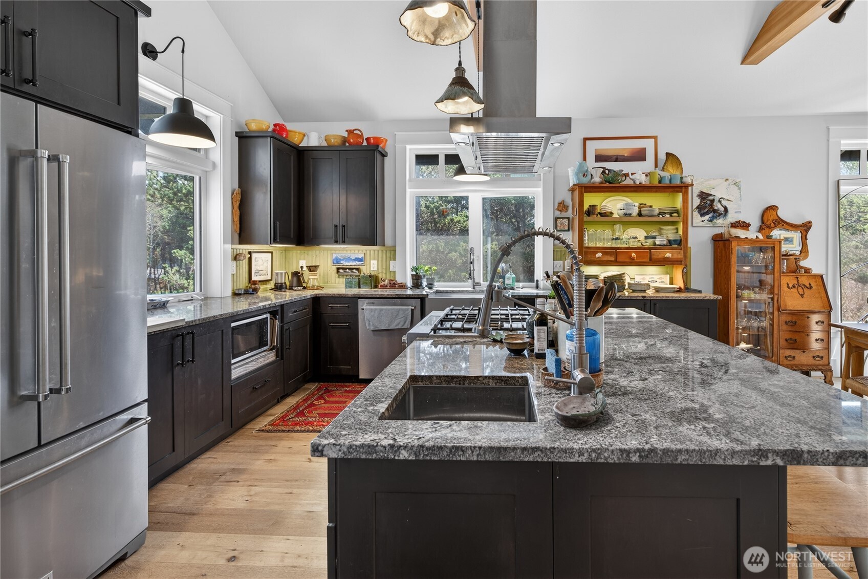 306 6th Street NW, Long Beach, WA 98631