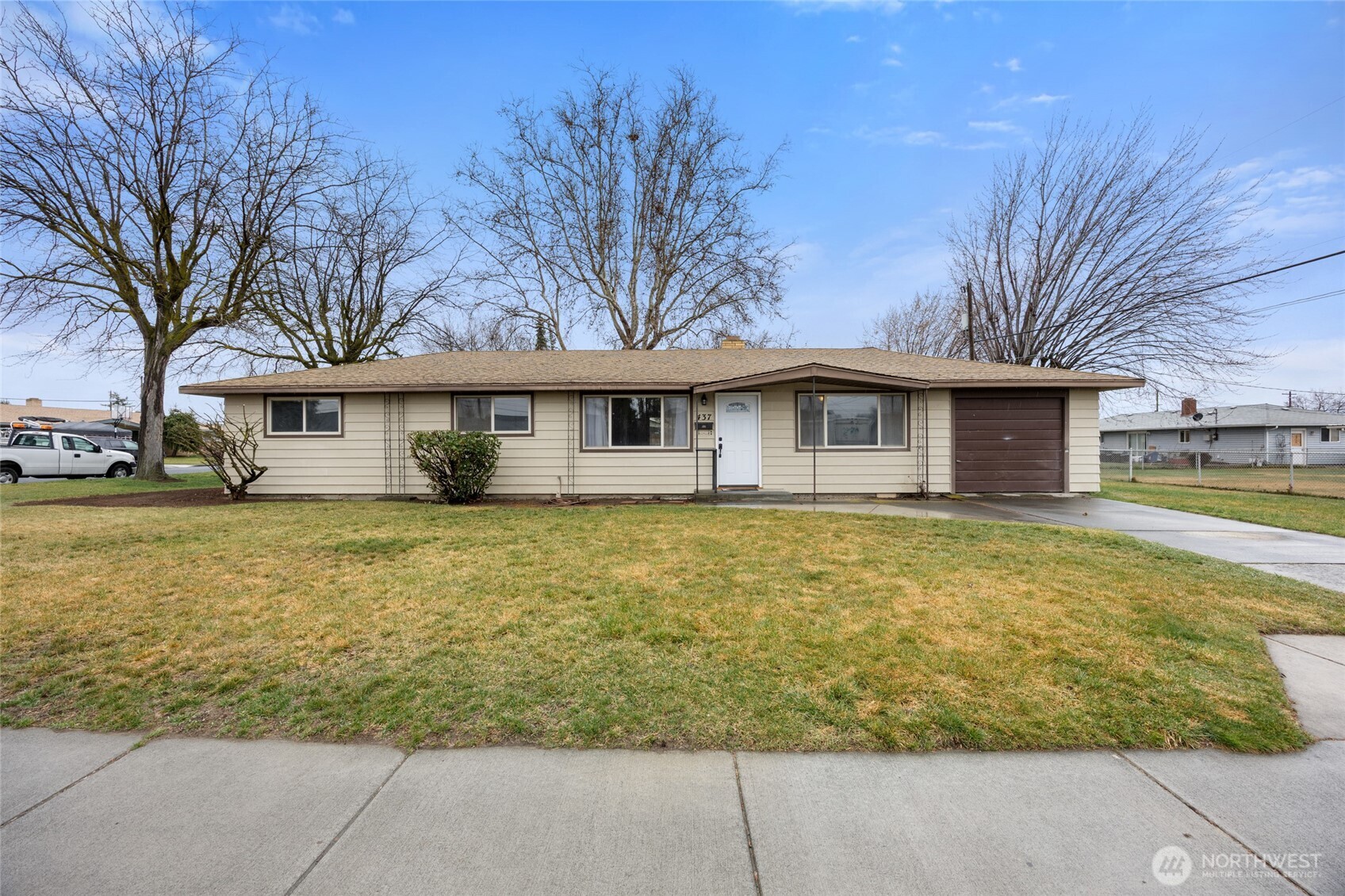 437 Sharon Avenue E, Moses Lake, WA 98837