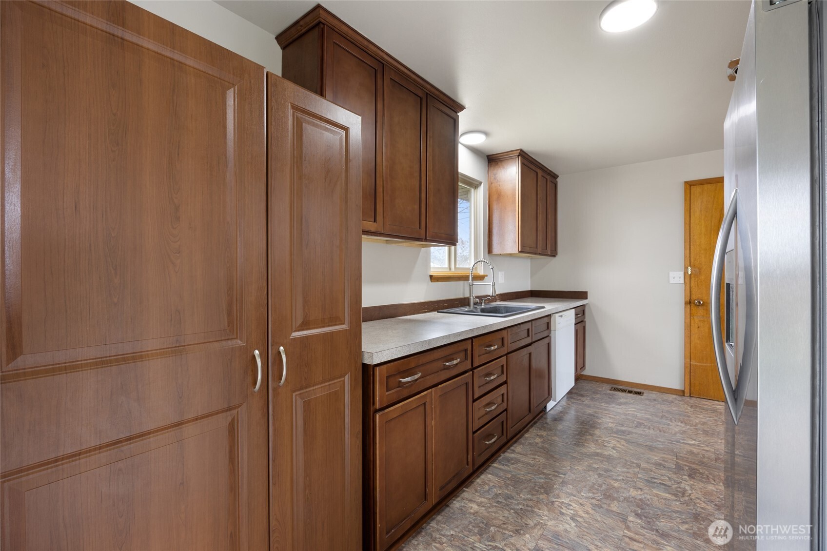 437 Sharon Avenue E, Moses Lake, WA 98837