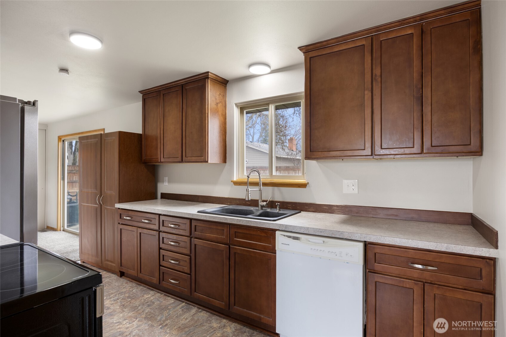 437 Sharon Avenue E, Moses Lake, WA 98837