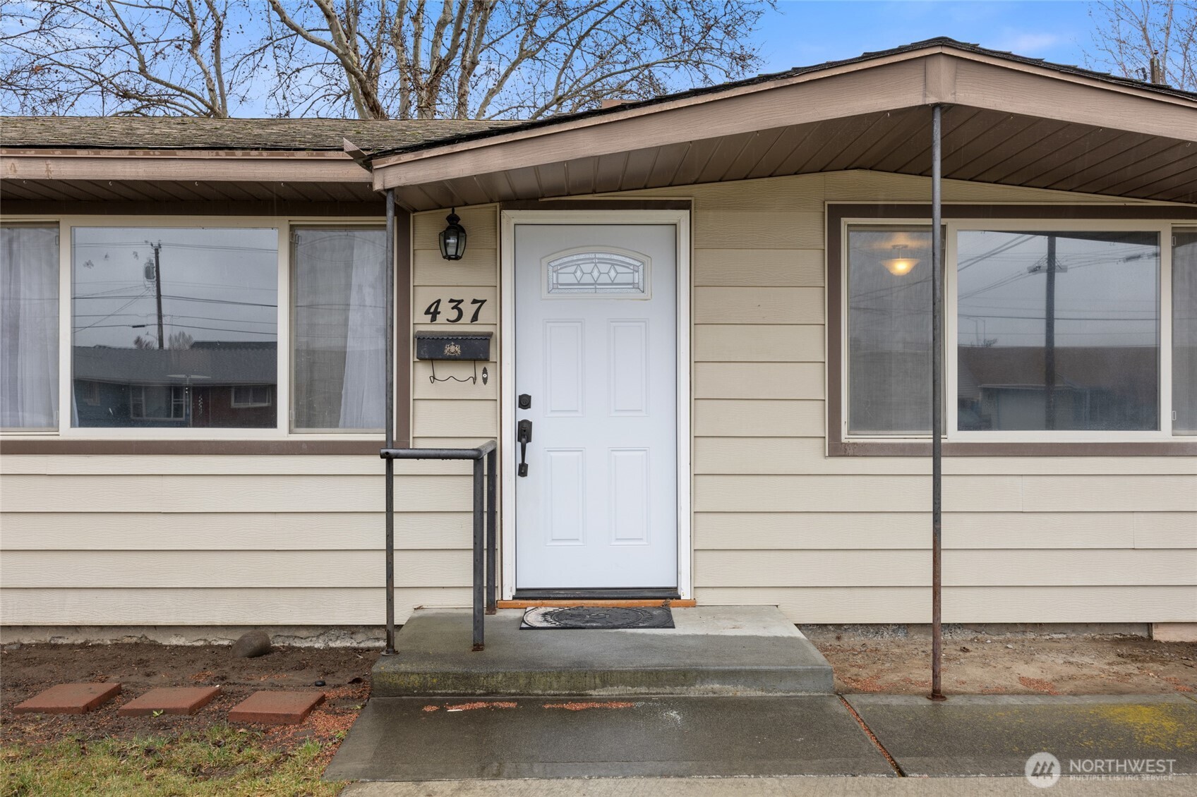 437 Sharon Avenue E, Moses Lake, WA 98837