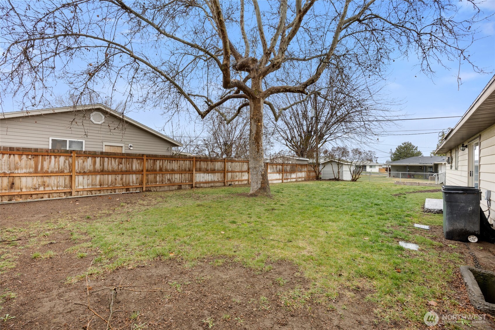 437 Sharon Avenue E, Moses Lake, WA 98837