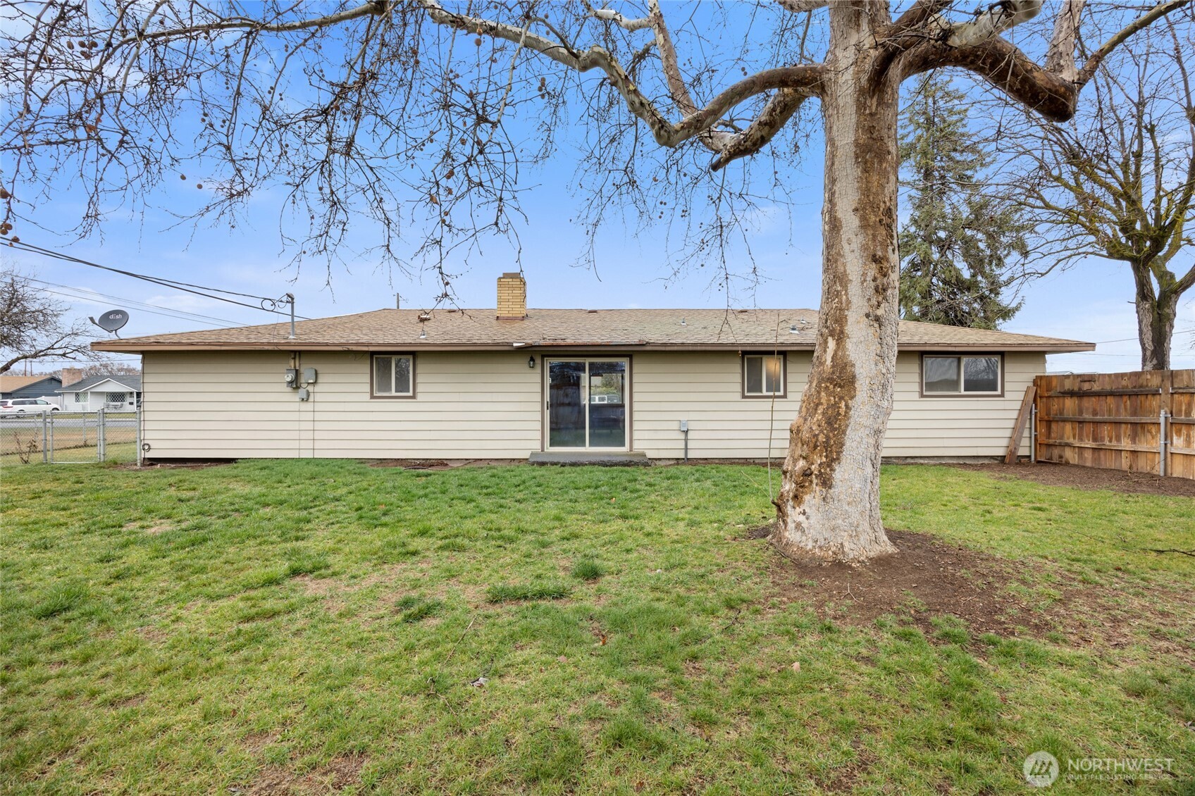 437 Sharon Avenue E, Moses Lake, WA 98837