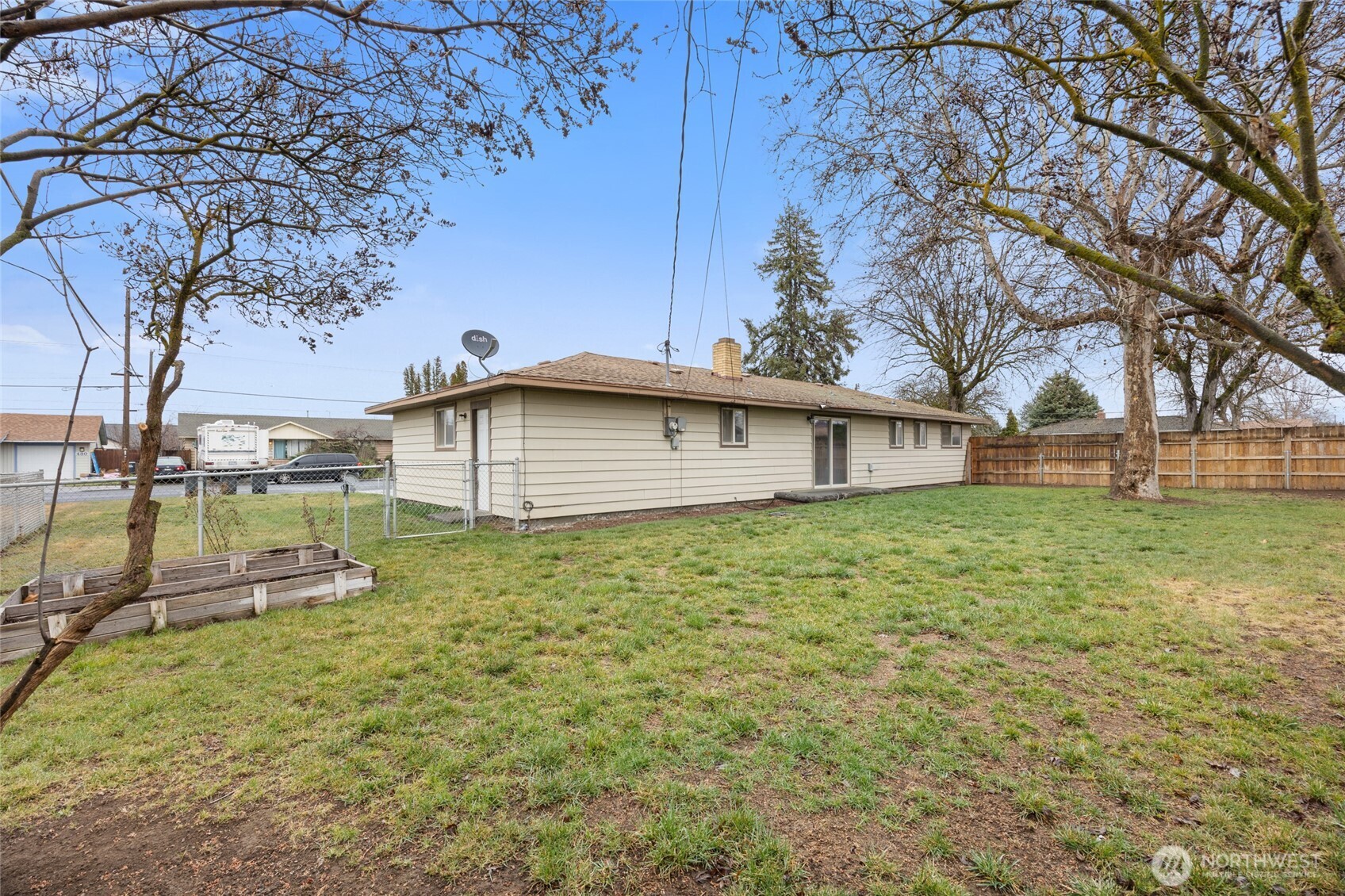 437 Sharon Avenue E, Moses Lake, WA 98837