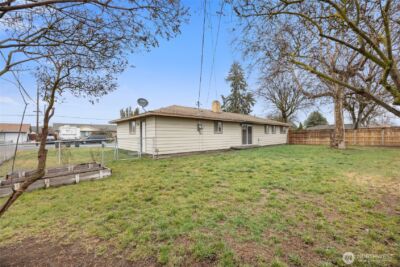 437 Sharon Avenue E, Moses Lake, WA 98837 - Photo 9