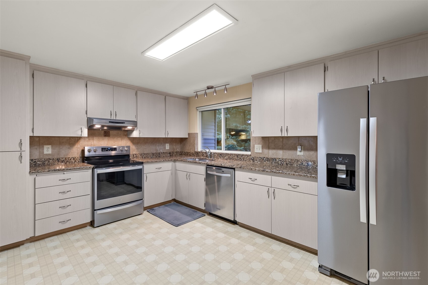 2207 Bremerton Avenue NE, Renton, WA 98059