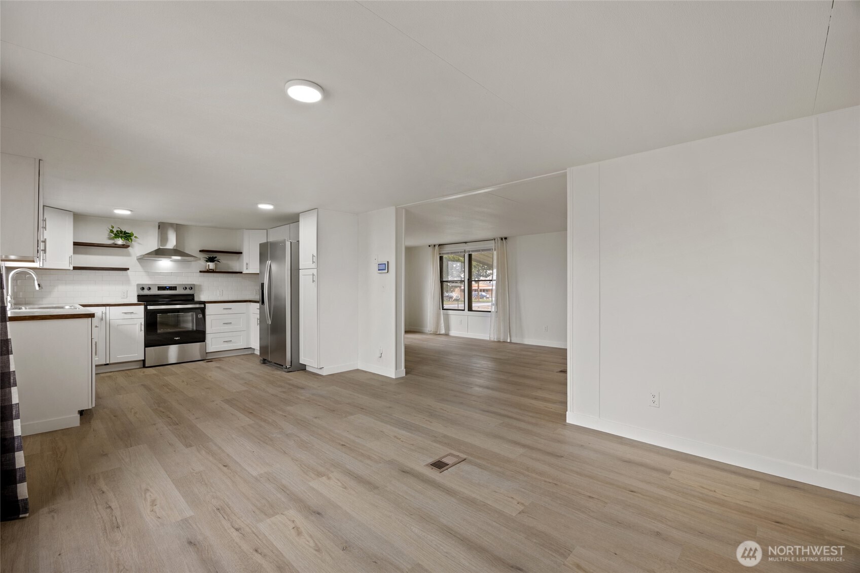 8780 NE Lybbert Drive , Moses Lake, WA 98837