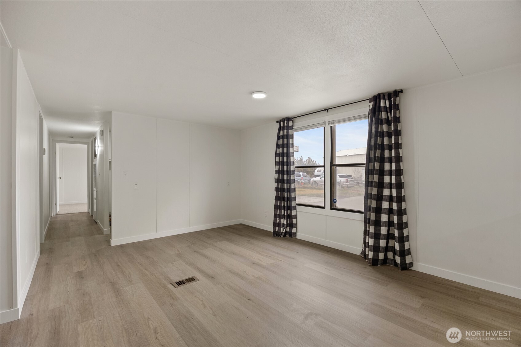 8780 NE Lybbert Drive , Moses Lake, WA 98837