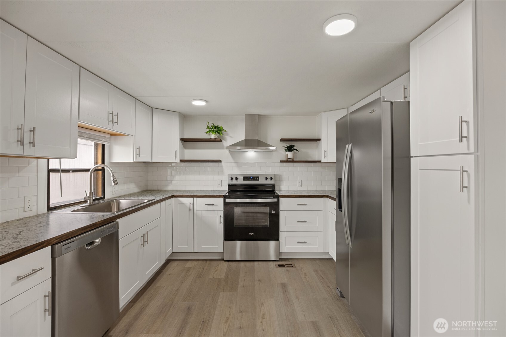 8780 NE Lybbert Drive , Moses Lake, WA 98837