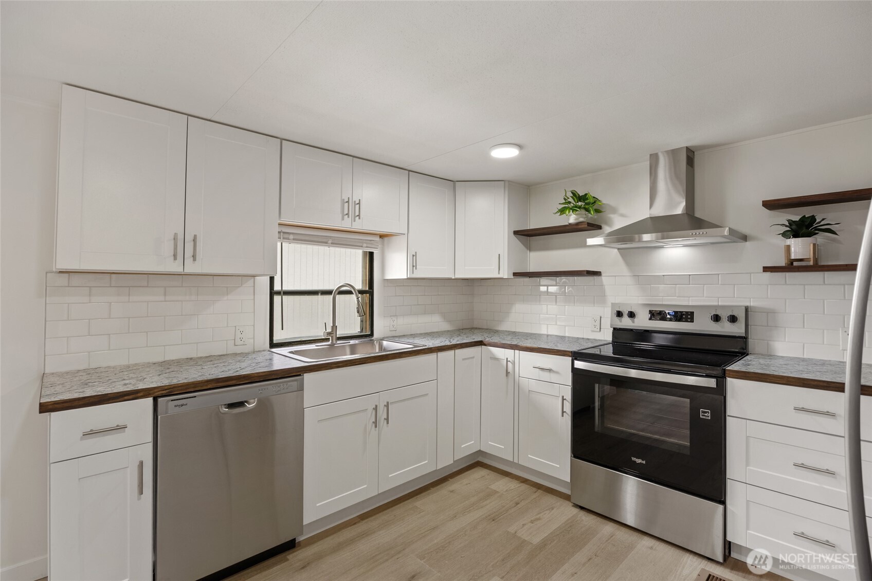 8780 NE Lybbert Drive , Moses Lake, WA 98837