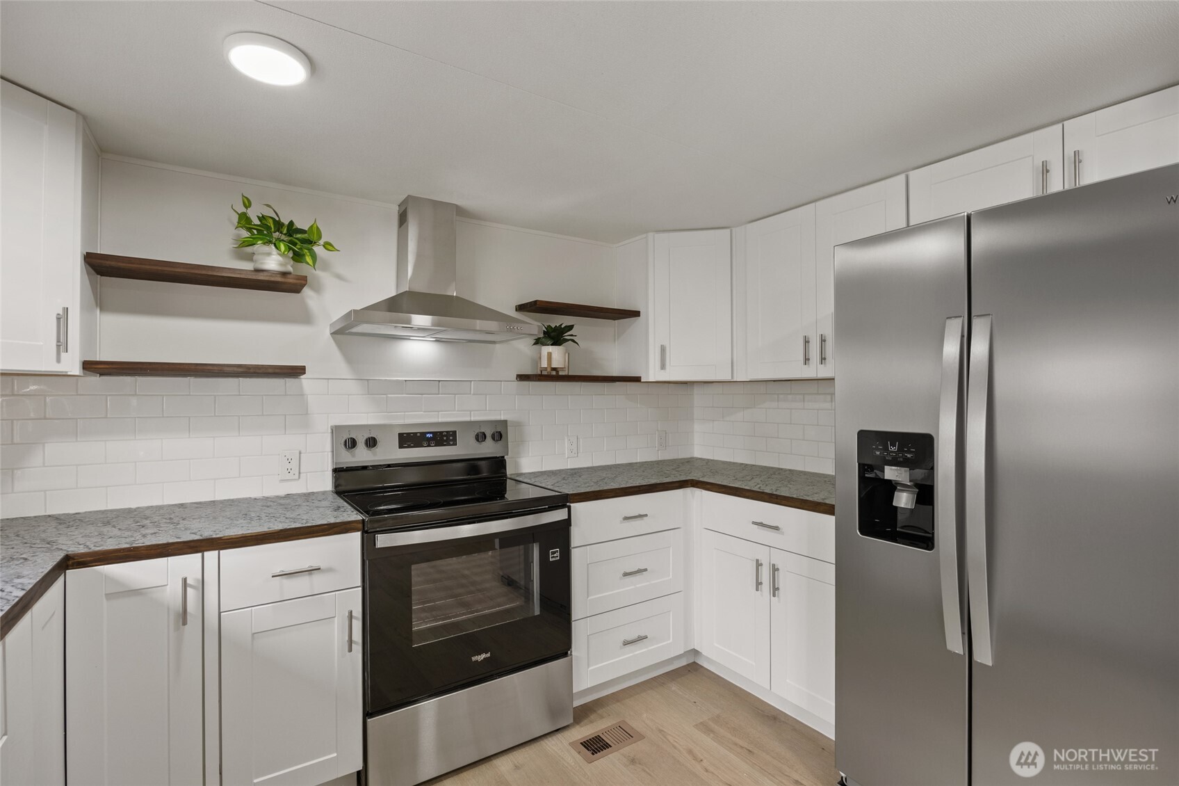 8780 NE Lybbert Drive , Moses Lake, WA 98837